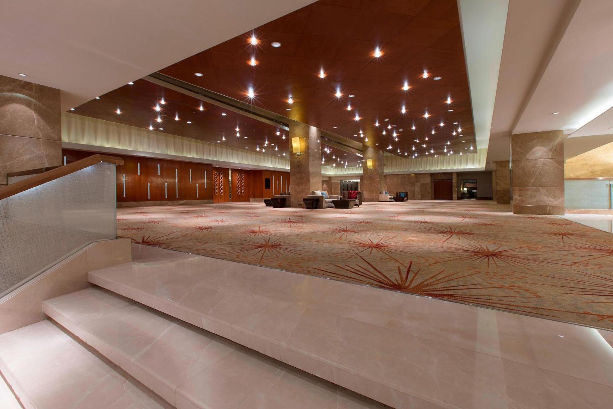 Sheraton Grand Bangalore Hotel At Brigade Gateway Exterior photo